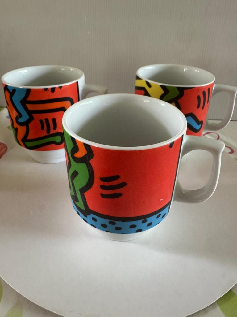 Drie Keith Haring bekers, Gebruikt, Ophalen of Verzenden, Overige stijlen, Kop(pen) en/of Schotel(s)