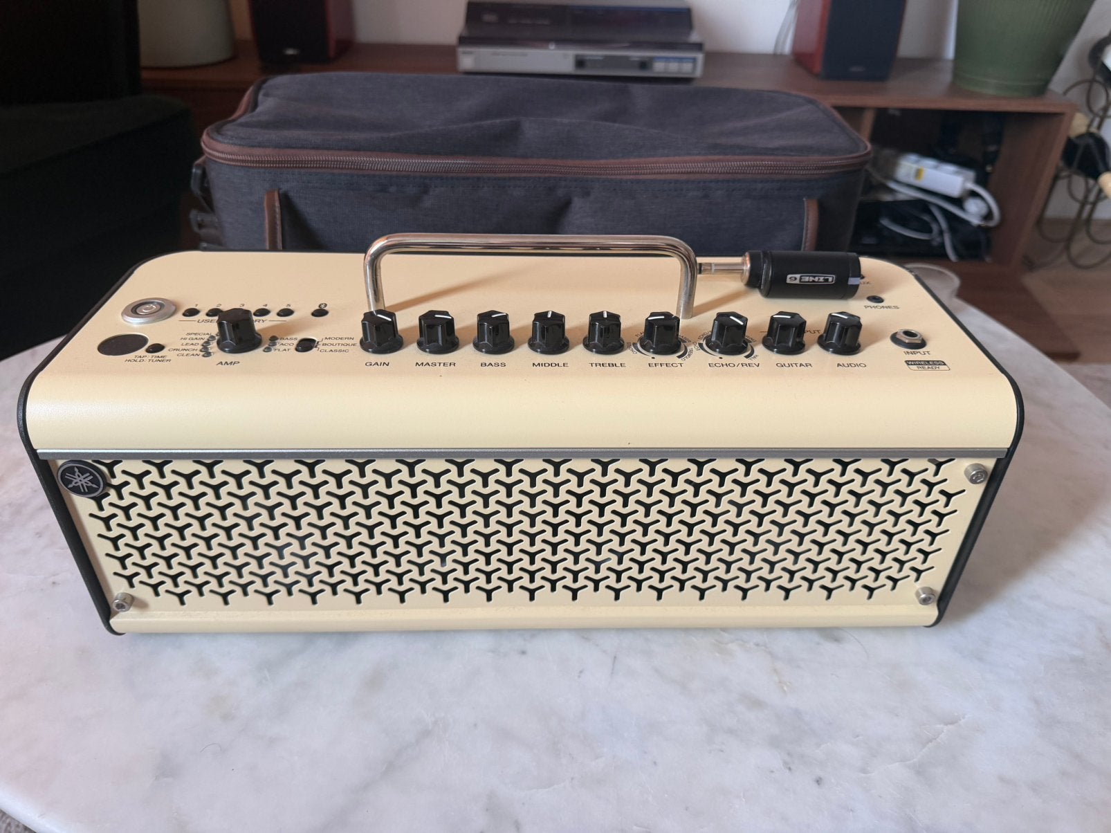 Yamaha THR 30IIW + draadloze transmitter + tas, Muziek en Instrumenten, Versterkers | Bas en Gitaar, Ophalen, Zo goed als nieuw