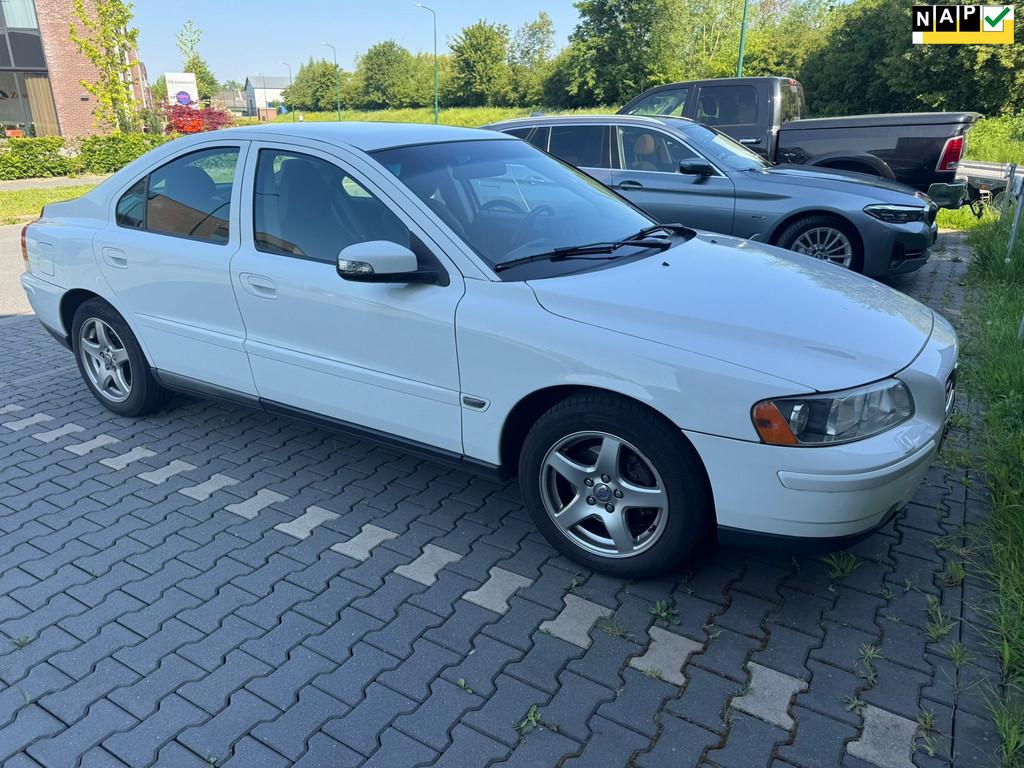 Volvo S60 2.4 Edition I LPG-G3 - AIRCO - TREKHAAK., Voorwielaandrijving, Gebruikt, Zwart, Wit