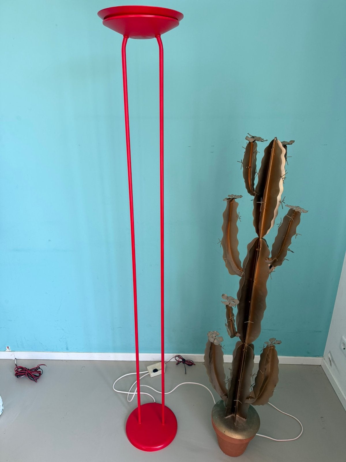 Schitterende rode up-light vloerlamp | Massive | jaren ‘70, Huis en Inrichting, Lampen | Vloerlampen, Ophalen, Vintage mid-century retro memphis stijl