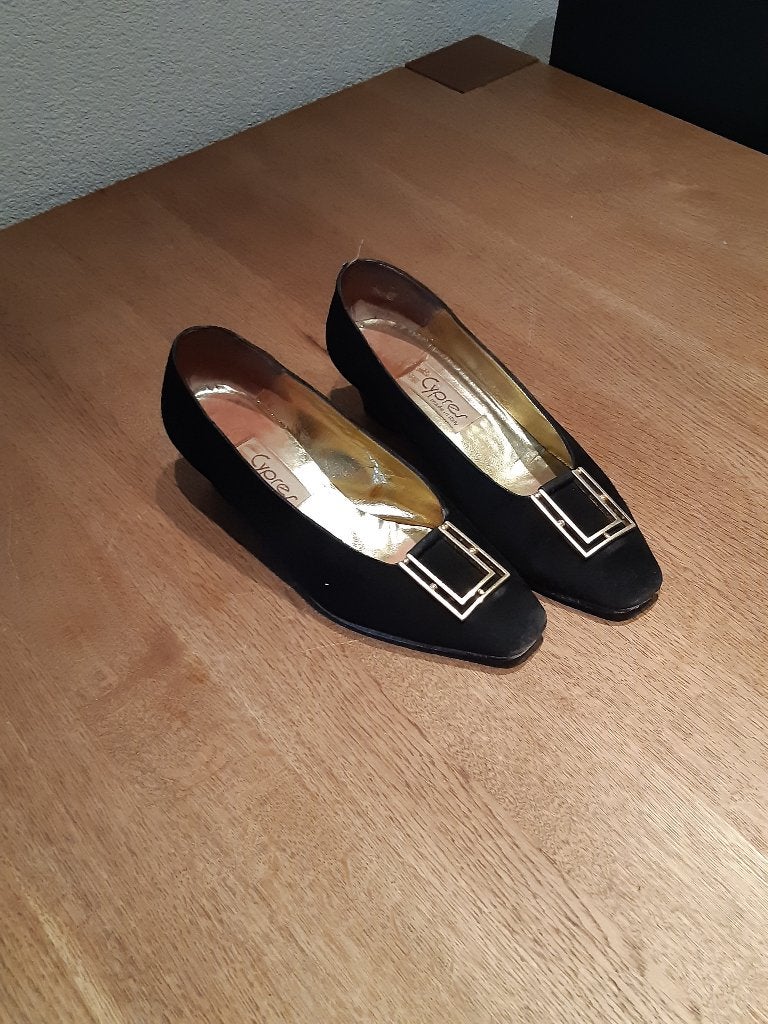 schoenen cypres, Ophalen of Verzenden, Zo goed als nieuw, Pumps