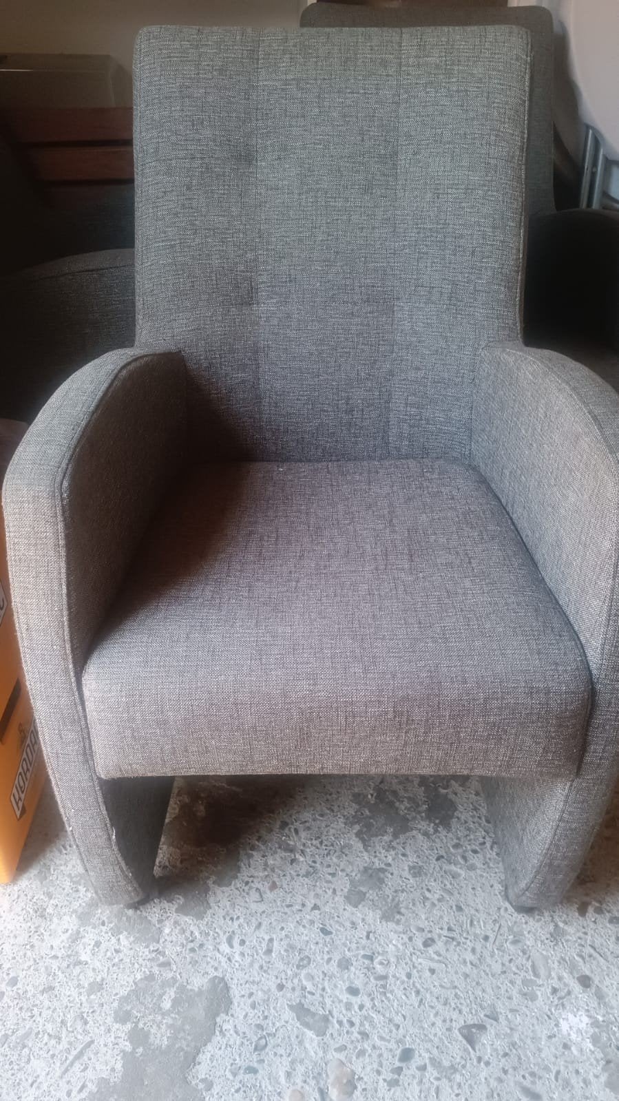GRATIS! Drie comfortabele grijze stoffen stoelen, Huis en Inrichting, Stoelen, Ophalen, Gebruikt, Drie, Modern