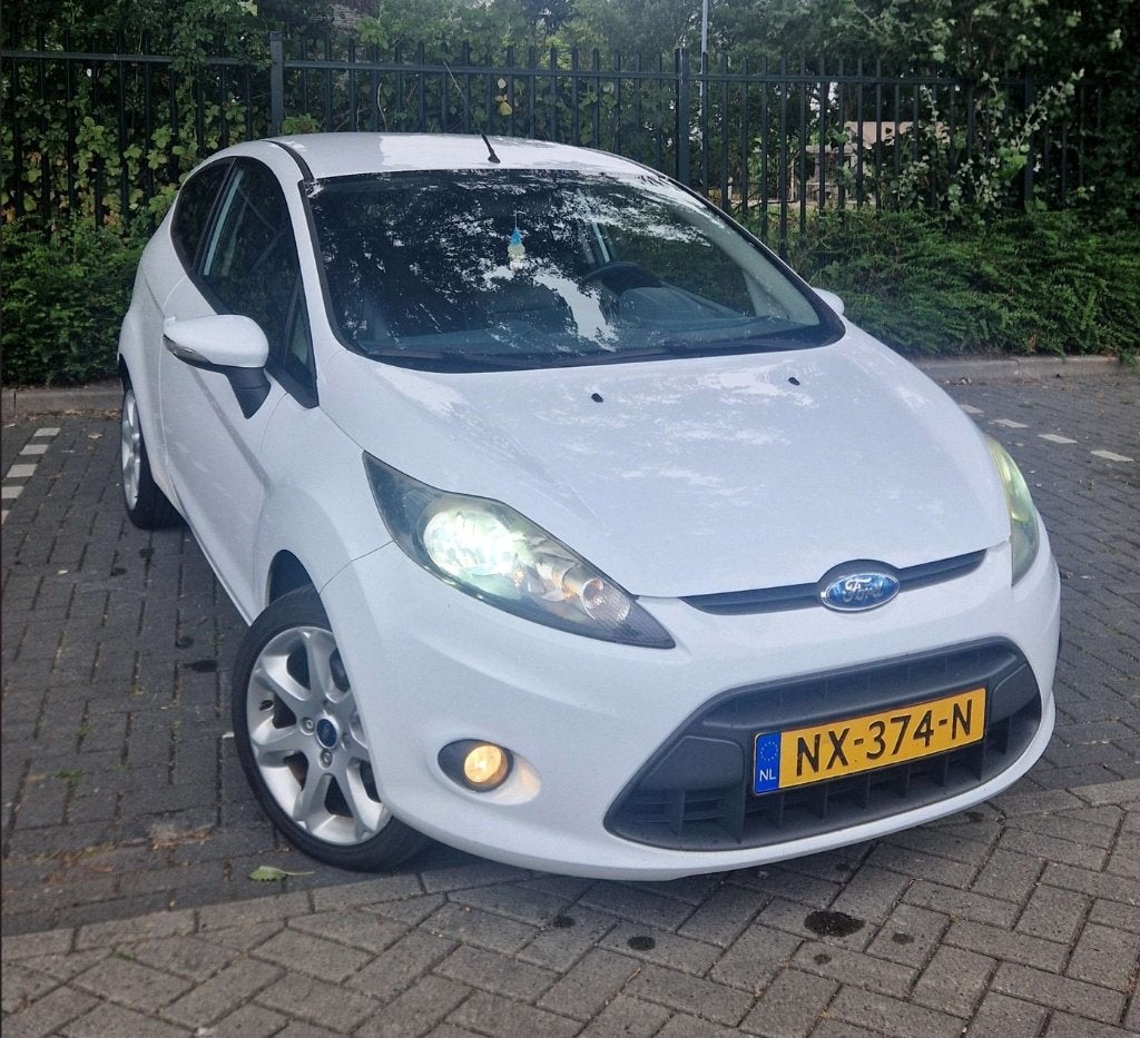 Ford Fiesta 1.25L Titanium | Leather, Auto's, Ford, Voorwielaandrijving, Euro 5, 600 kg, 4 cilinders
