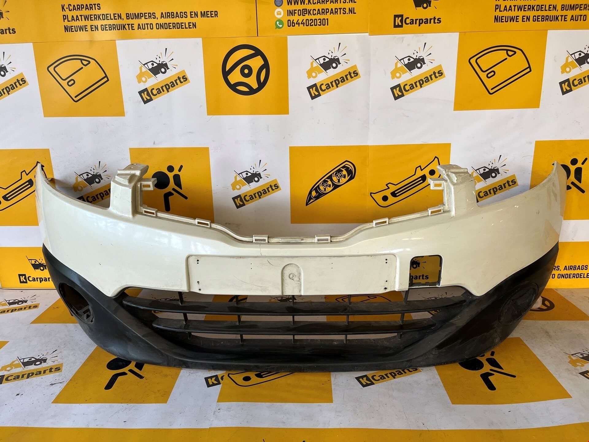 Voorbumper RENAULT TRAFIC 3 V 2014 + bumper 620223380R