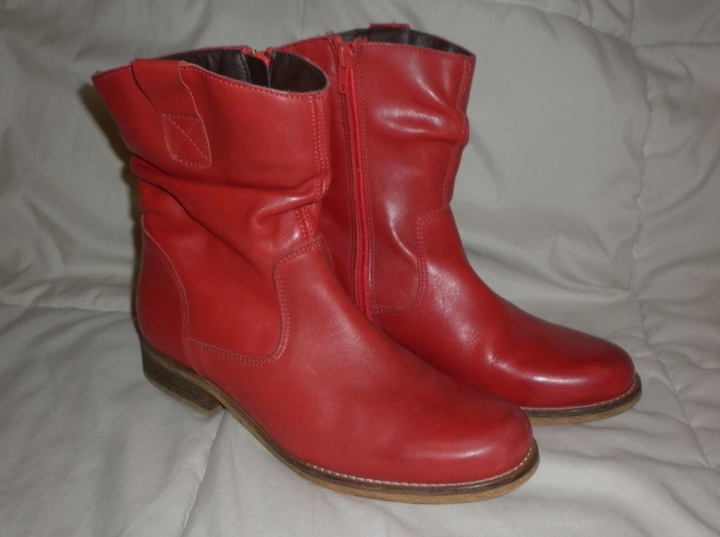 enkellaarzen  maat 39   merk:  Cellini, Kleding | Dames, Schoenen, Zo goed als nieuw, Lage of Enkellaarzen, Rood, Ophalen of Verzenden