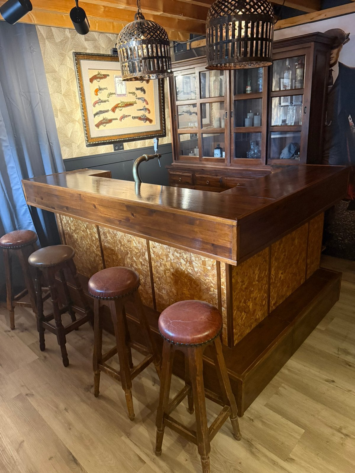 Grote hoekbar bar set krukken man cave cafe kroeg hoek hout, Huis en Inrichting, Barren, Ophalen of Verzenden, Zo goed als nieuw