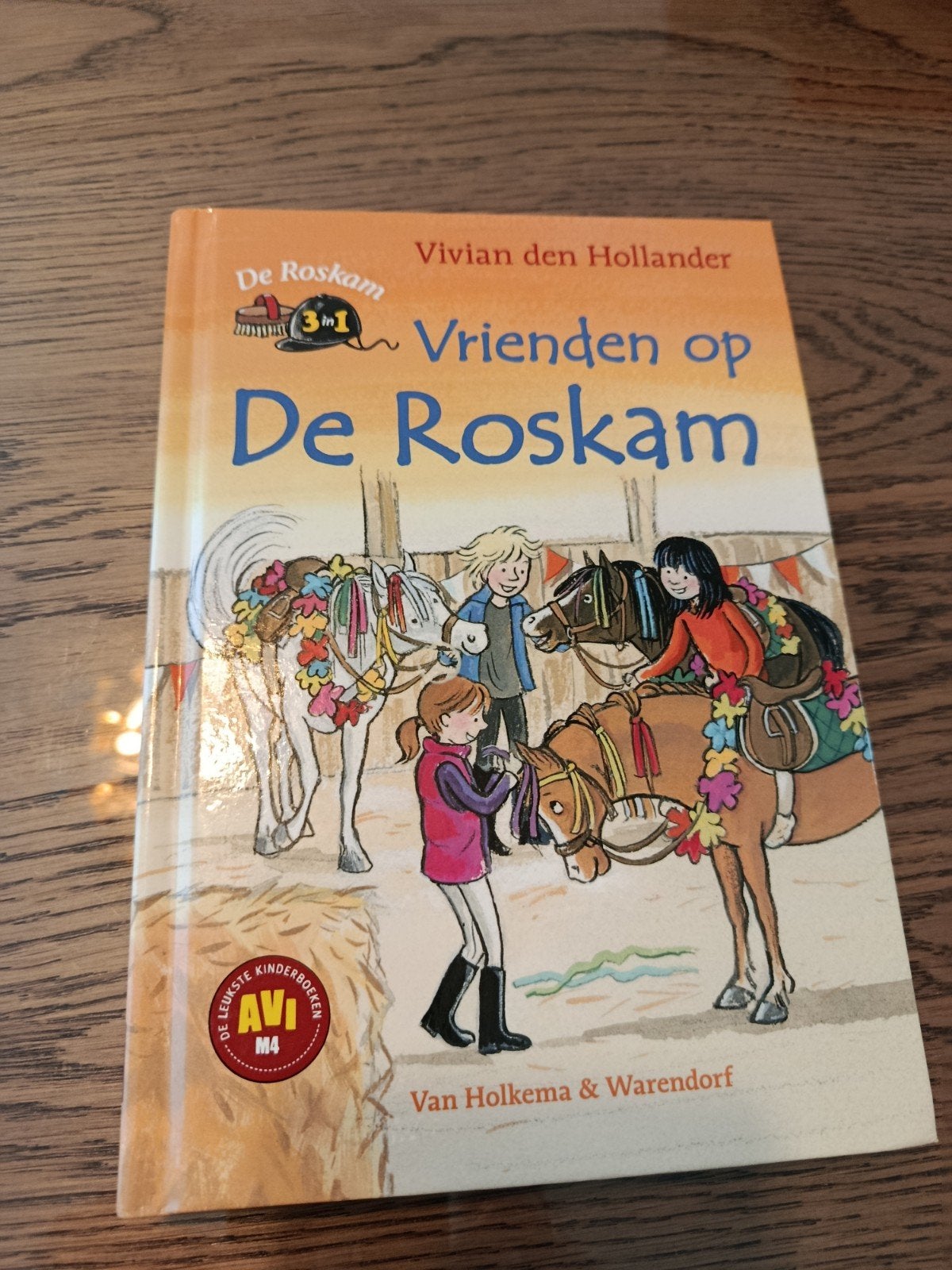 De Roskam: Vrienden op De Roskam - Vivian den Hollander, Ophalen of Verzenden, Zo goed als nieuw, Vivian den Hollander, Fictie algemeen