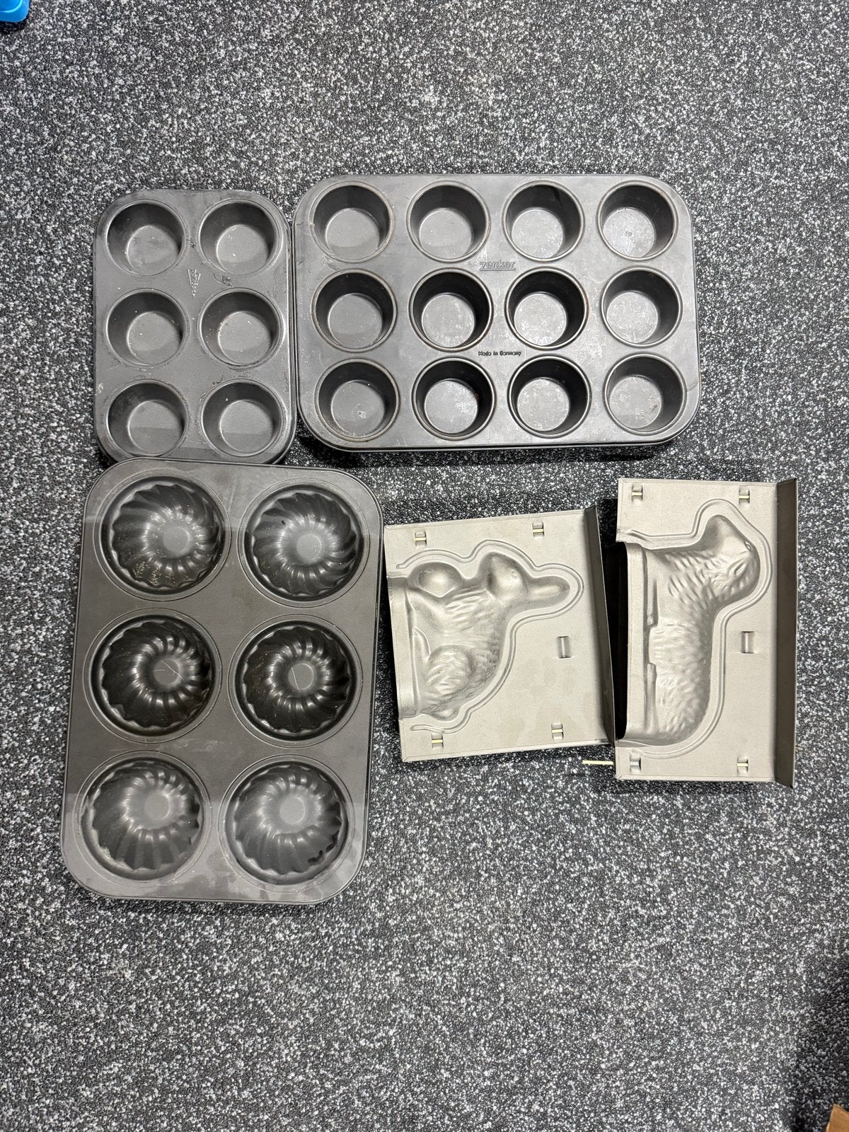 Diverse bakvormen: muffins, kleine tulband cakes, Pasen, Ophalen of Verzenden, Metaal, Grijs, Overige typen