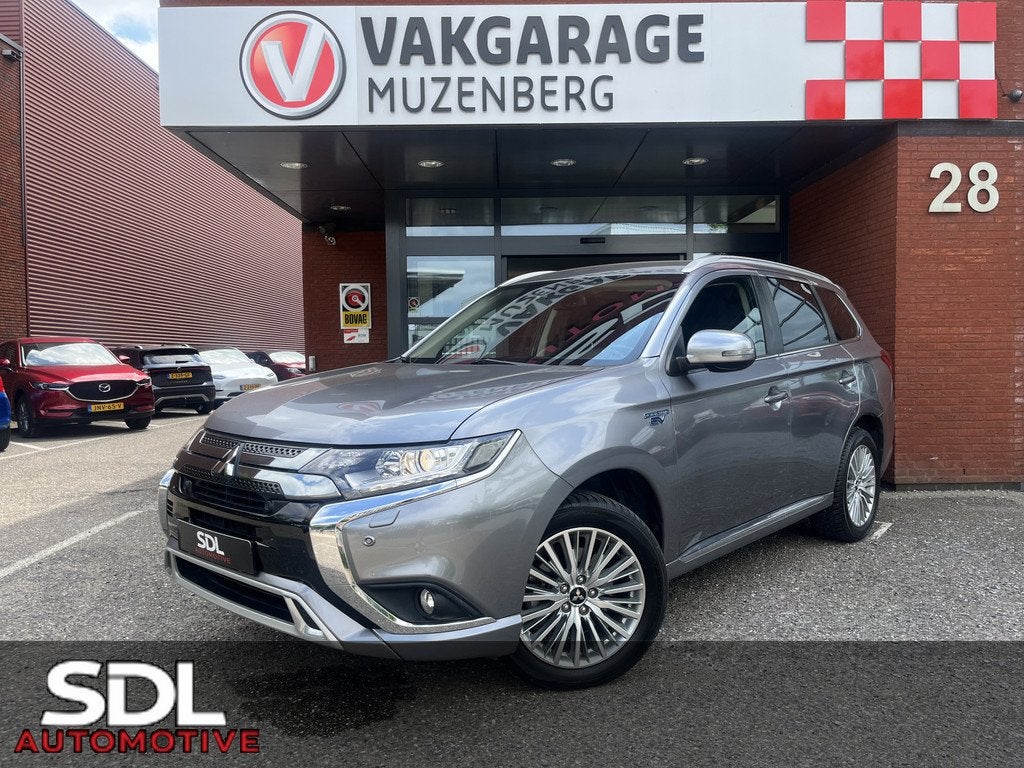 Mitsubishi Outlander 2.4 PHEV 4WD Pure+ 240PK! // AFN. TREKH, Auto's, Mitsubishi, Automaat, Stof, Zwart, 4 cilinders