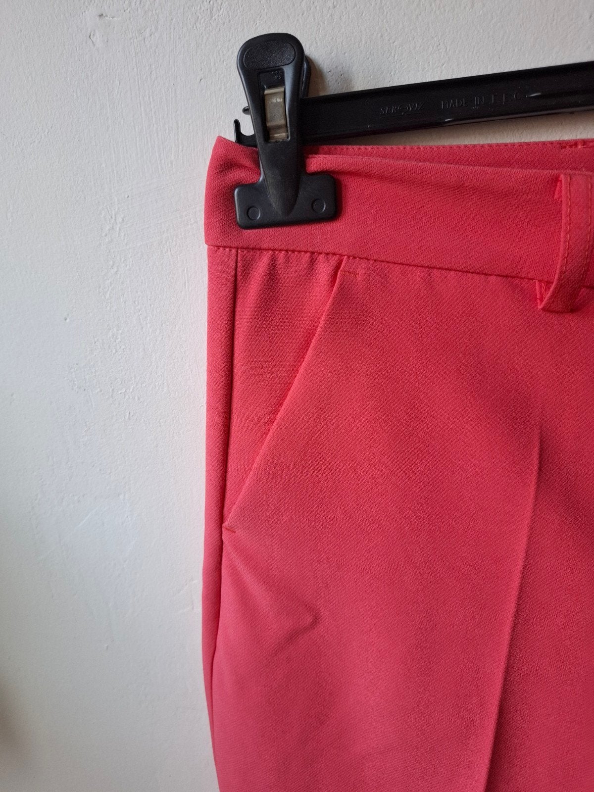 Geisha frambooskleurige broek maat: M/38, Maat 38/40 (M), Postbus 100, 5100 AC Dongen, Nederland, Nieuw, Ophalen of Verzenden