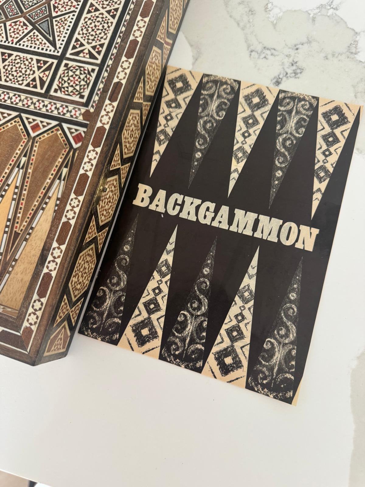 Vintage backgammon- en schaakbord met parelmoer ingelegd., Ophalen, Zo goed als nieuw