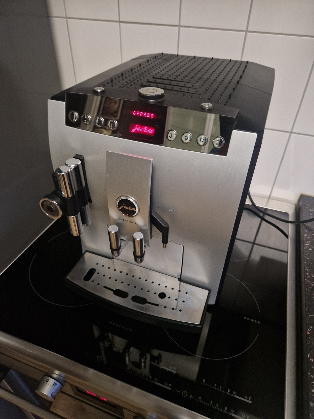 Jura Impressa Z7, aluminium uitvoering in goede staat., Witgoed en Apparatuur, Koffiezetapparaten, 10 kopjes of meer, Koffiemachine