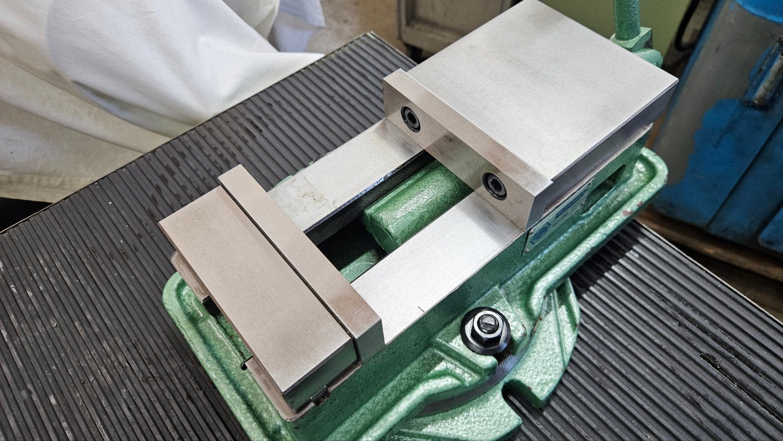 Nieuwe 135mm machineklem geslepen en gehard, Ophalen, Zo goed als nieuw, Elektrisch