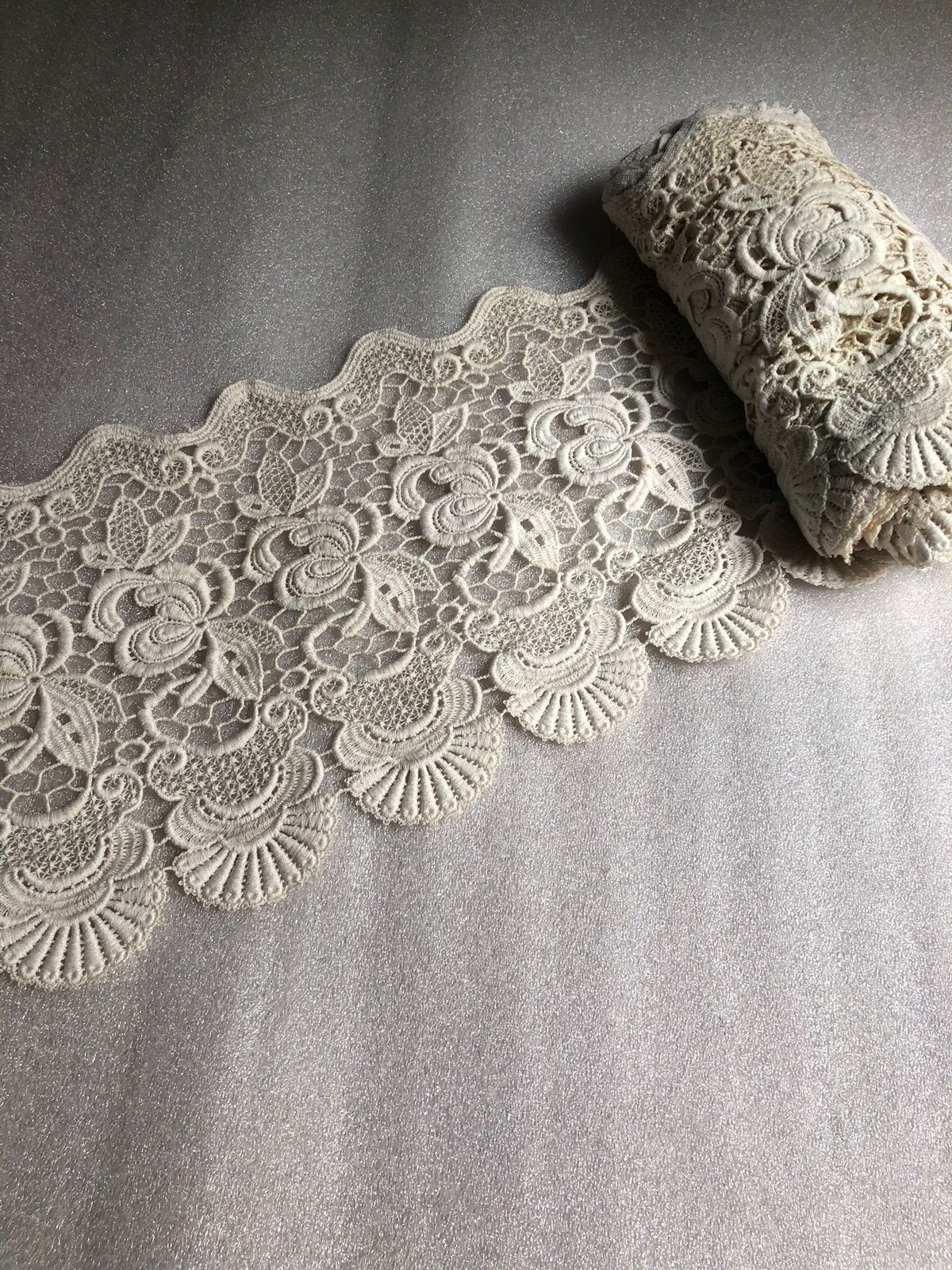 KATOENEN BRODERIE - 26 CM BREED X 98 CM LENGTE, Hobby en Vrije tijd, Naaien en Fournituren, Ophalen of Verzenden, Gebruikt, Kant