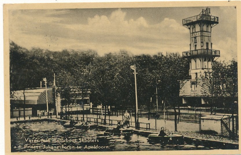 Vijver met motorboot skooters Prinses Juliana toren Apeldoor, Ophalen of Verzenden, 1920 tot 1940, Gelderland