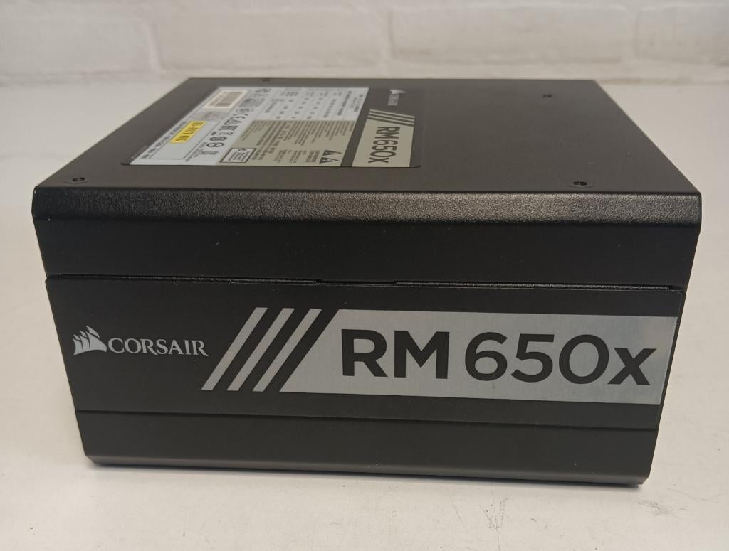 PC voeding Corsair RM 650x met extra kabels, Computers en Software, Interne voedingen, Ophalen of Verzenden, Zo goed als nieuw