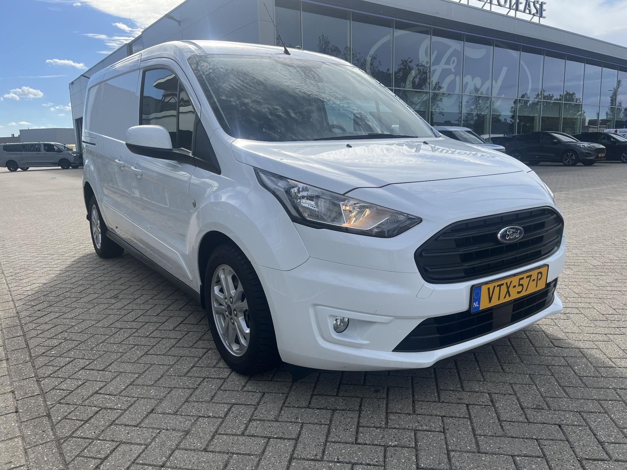Ford Transit Connect 1.5 EcoBlue L2 Limited | Achteruitrijdc, Voorwielaandrijving, 1390 kg, Gebruikt, Euro 6