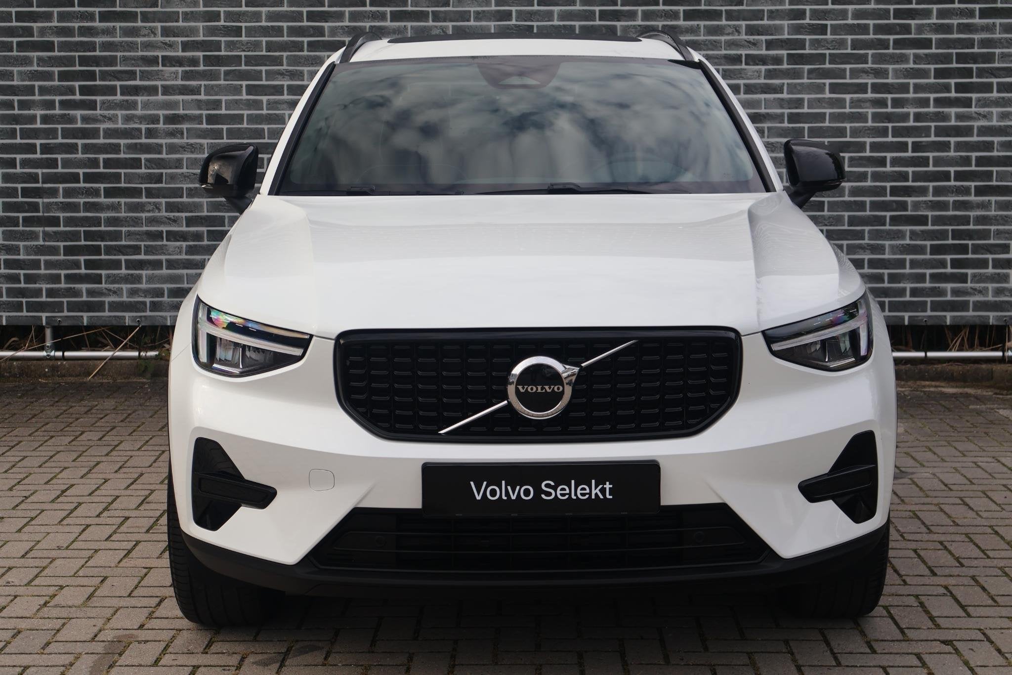 Volvo XC40 2.0 B4 Plus Dark | Trekhaak | Panoramadak | Harma, Auto's, Gebruikt, Euro 6, 4 cilinders, Leder en Stof