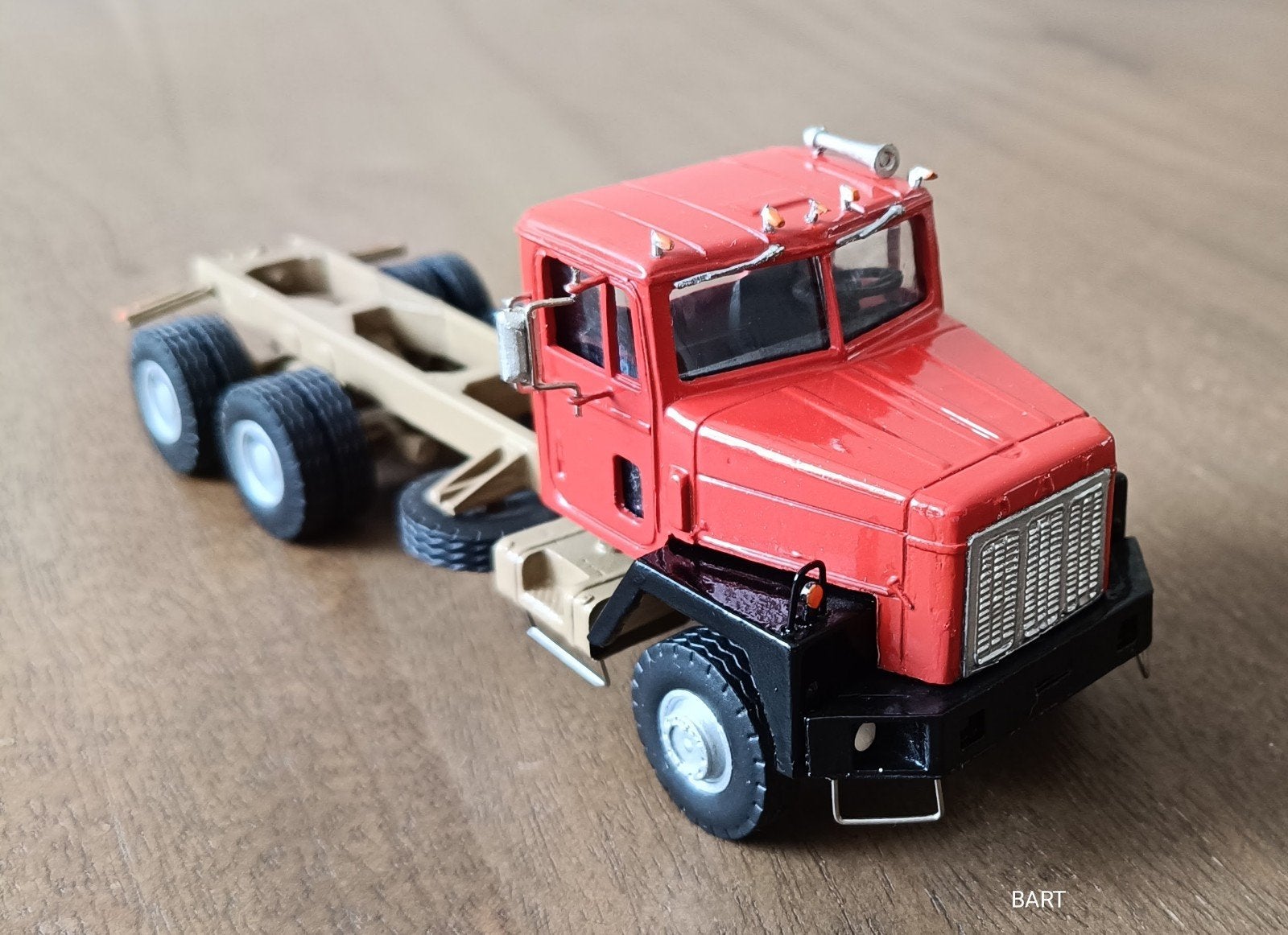 DAF N2500 HANDGEBOUWD WIT METAAL, Hobby en Vrije tijd, Modelauto's | 1:50, Ophalen of Verzenden, Zo goed als nieuw, Bus of Vrachtwagen