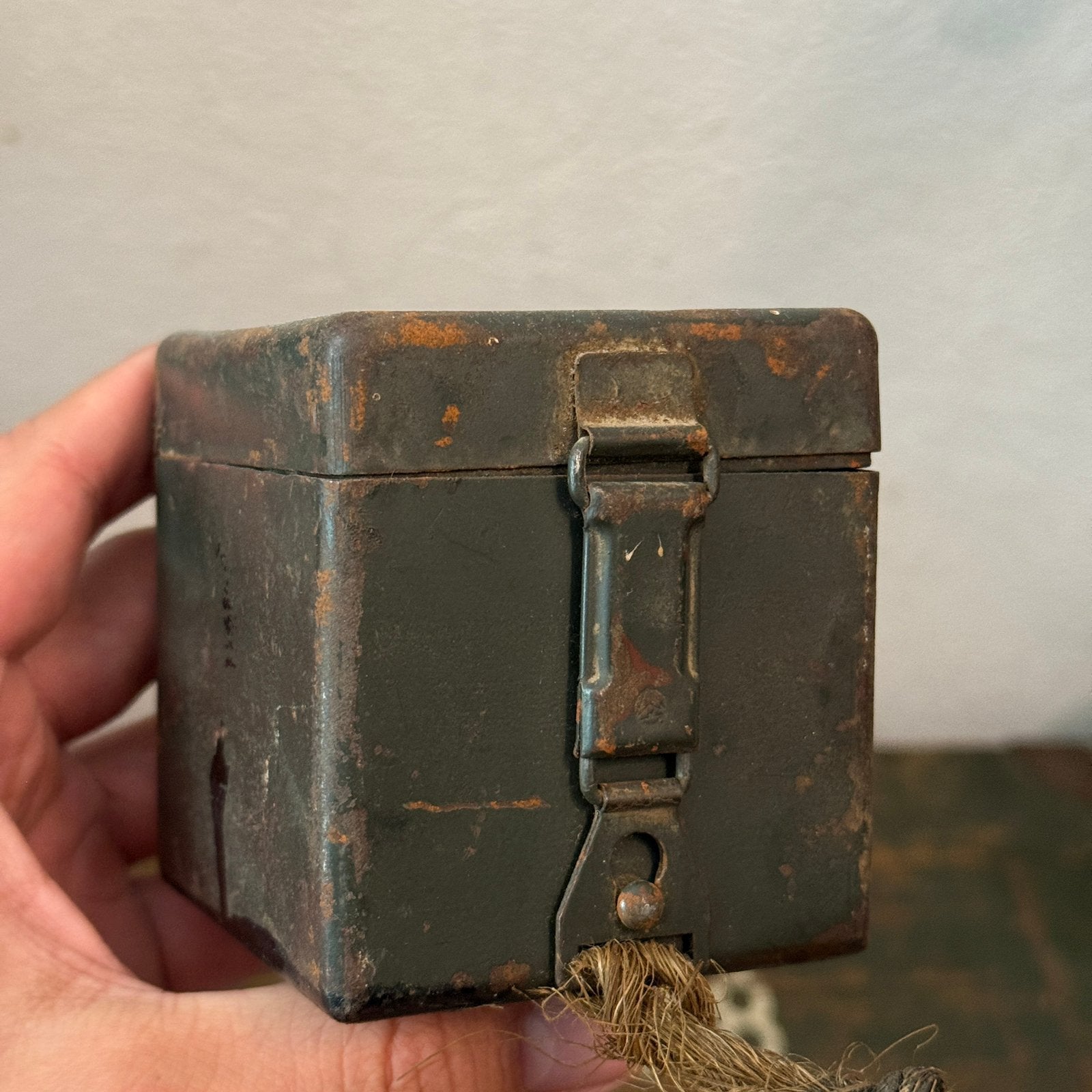 Duitse Mg batterij doos lafette wo2, Ophalen of Verzenden, Duitsland, Hulzen of Bodemvondsten