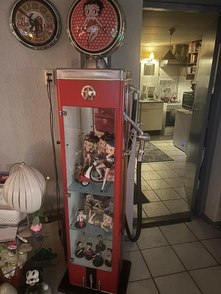 Prachtige benzinepomp vitrinekast, uniek Texaco, Gulf etc !!, Ophalen of Verzenden, Huis en Inrichting