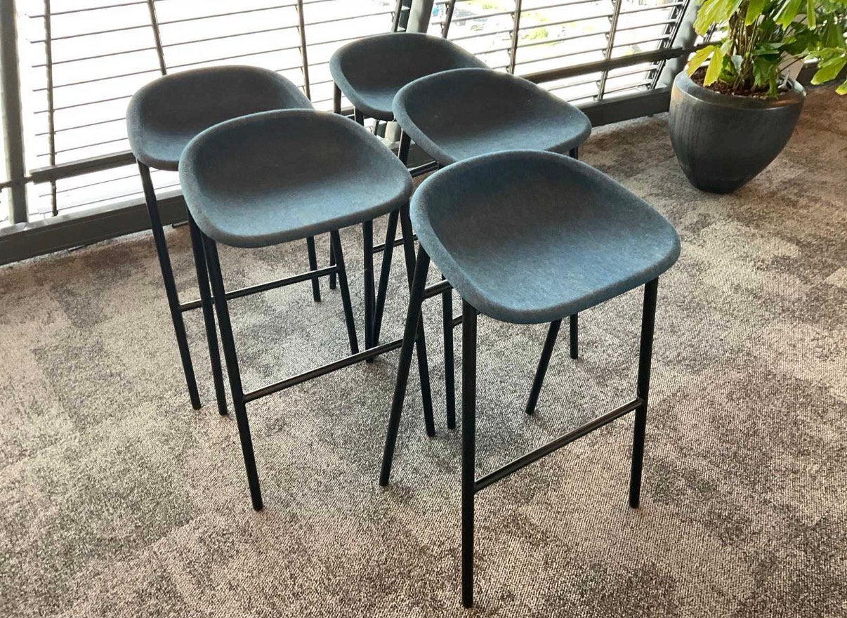 (5x) DeVorm LJ 3 barkruk PET-vilt grijs zithoogte 79 cm, Devorm, 5 krukken of meer, -, 60 tot 90 cm