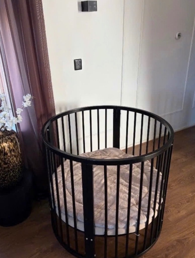 Zwarte rond baby box, Kinderen en Baby's, Ophalen, Zo goed als nieuw, Rond, In hoogte verstelbaar