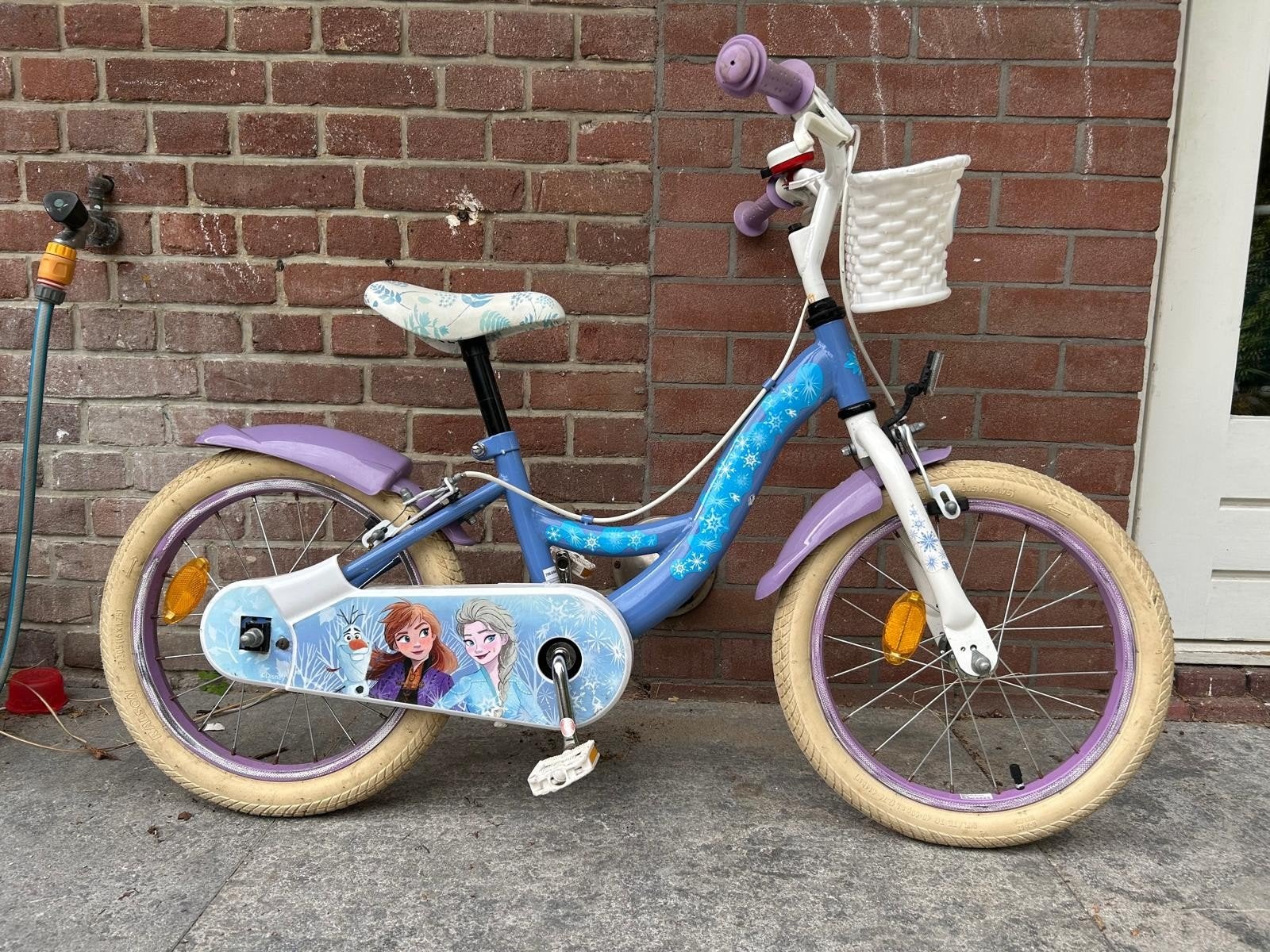 Frozen kinderfiets 16 inch met mandje en zijwieltjes, Fietsen en Brommers, Fietsen | Kinderfietsjes, Zijwieltjes, Velgrem, Ophalen of Verzenden