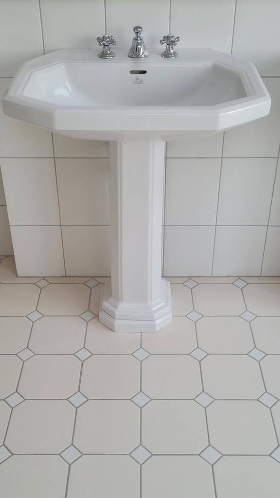 Wastafel Sphinx op sokkel inclusief kranen., Ophalen, 50 tot 100 cm, Zo goed als nieuw, Minder dan 100 cm