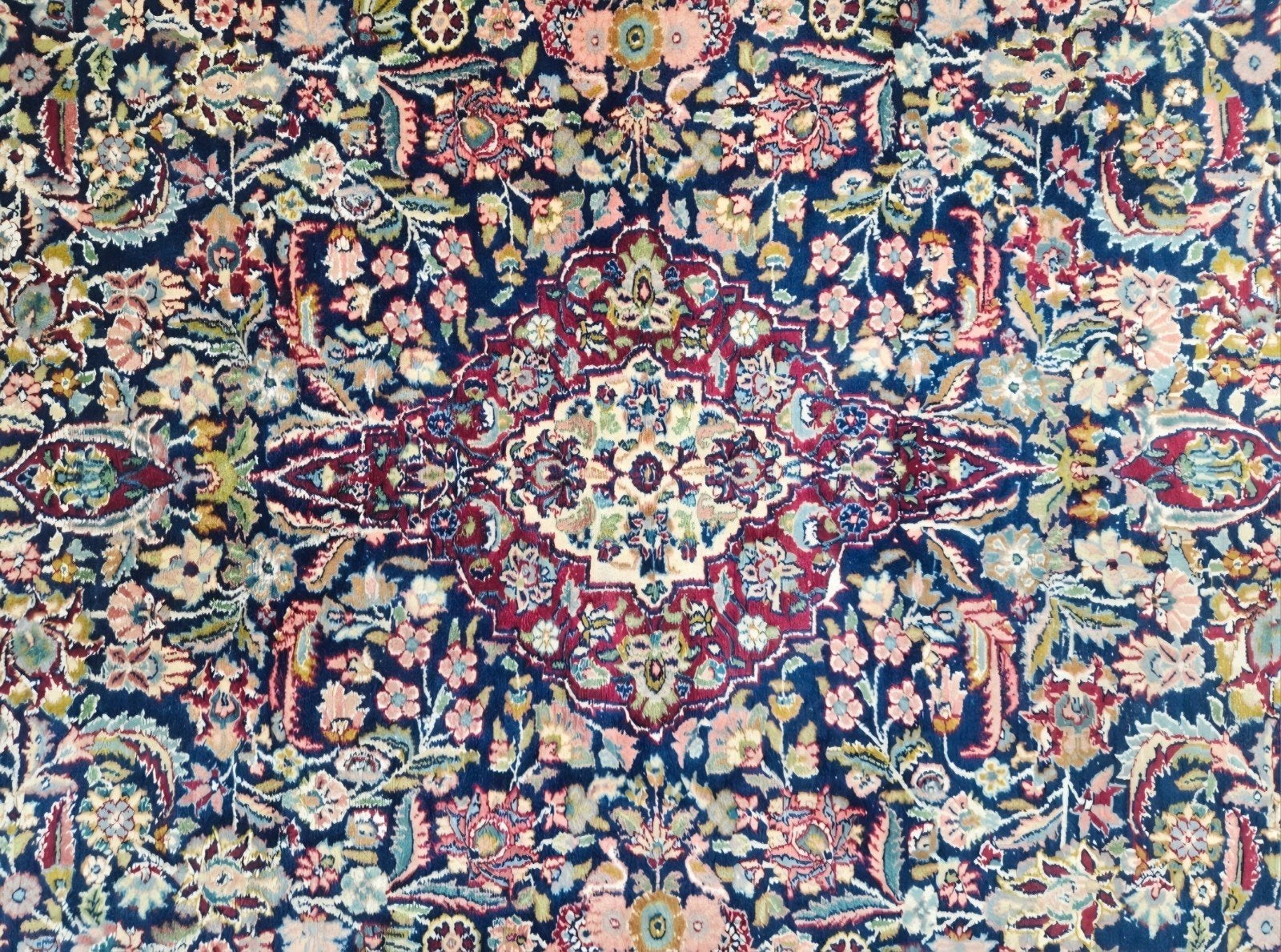 Handmade Persian Isfahan carpet medallion blue 122x185cm, Gebruikt, Crème, 150 tot 200 cm, 200 cm of meer