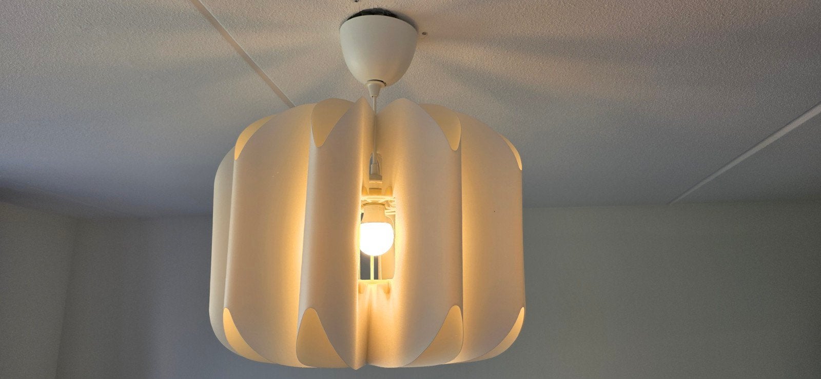 Moderne Witte Hanglamp - Stijlvolle Verlichting, Ophalen, Kunststof, Modern, Scandinavisch, E27 (groot)