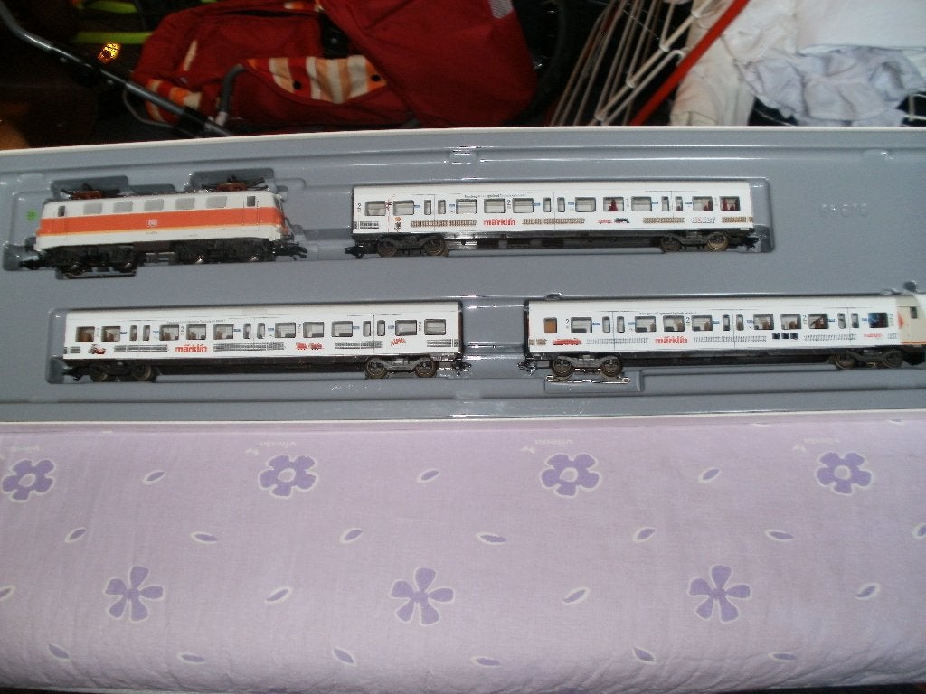 Marklin Ho treinset no 2849 met E lokomotief+3 rijtuigen., Wisselstroom, Treinset, Nieuw, Ophalen of Verzenden