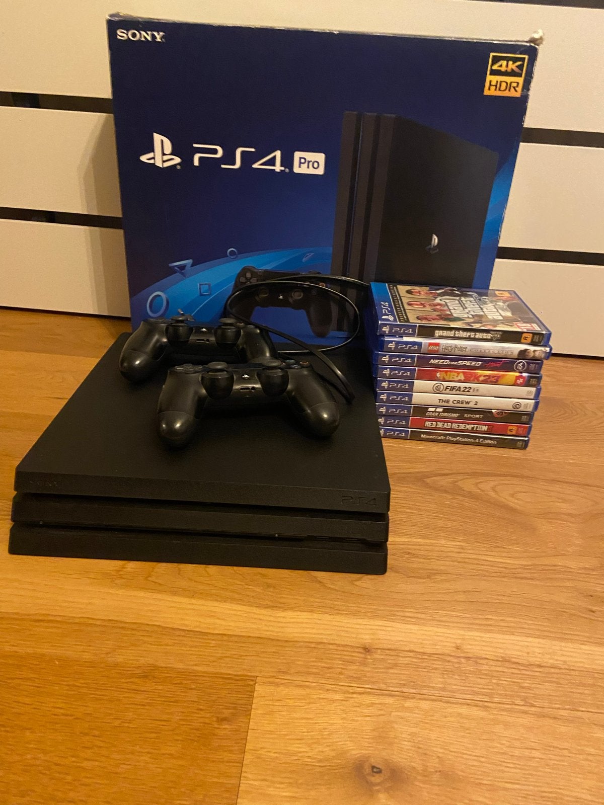 PS4 Pro 1TB met 2 controllers en 9 games, Met games, Met 2 controllers, Ophalen of Verzenden, Zo goed als nieuw