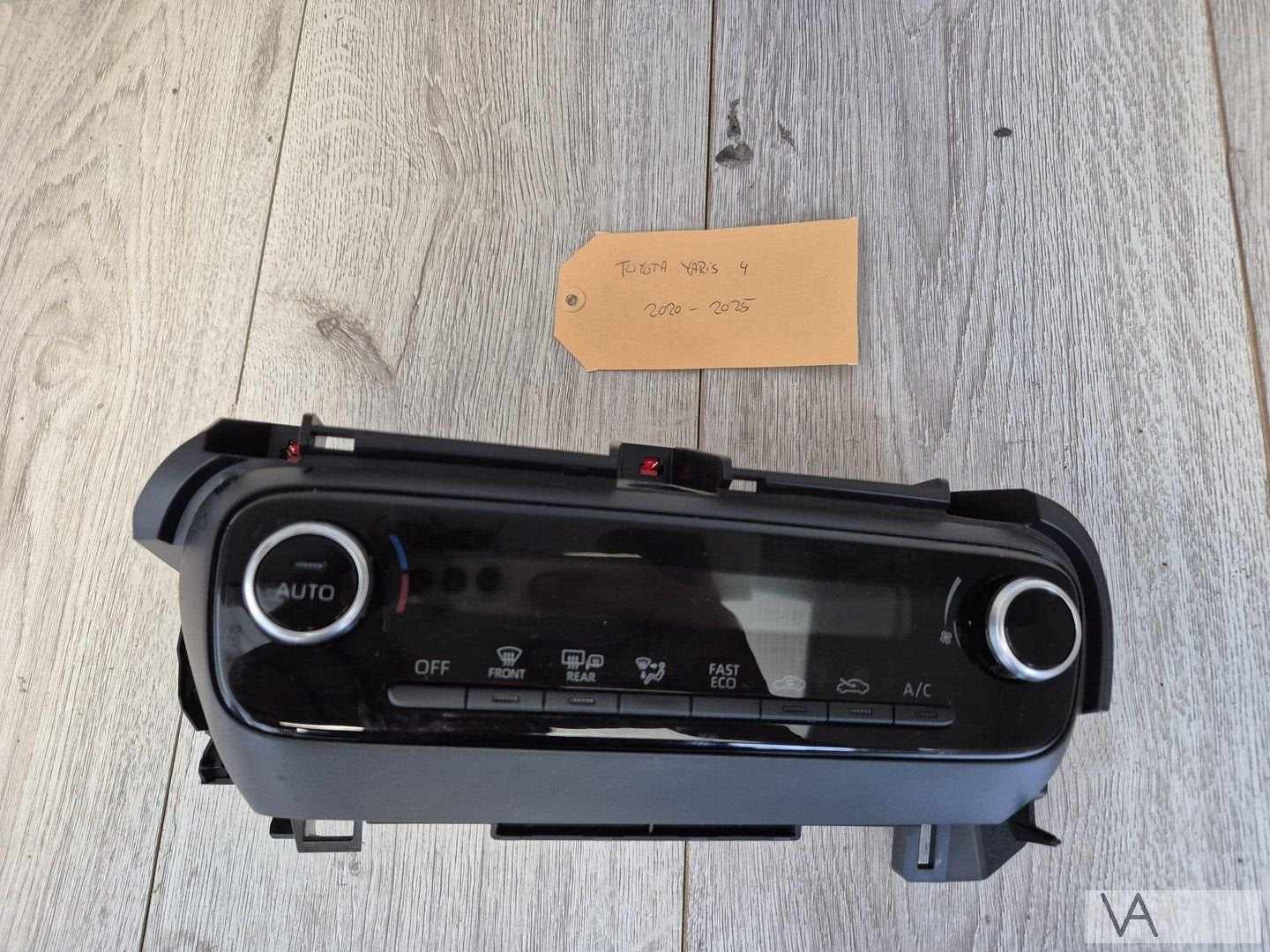Toyota Yaris 4 2020 - 2025 kachelbediening climate control, Gebruikt, -, -, Ophalen of Verzenden