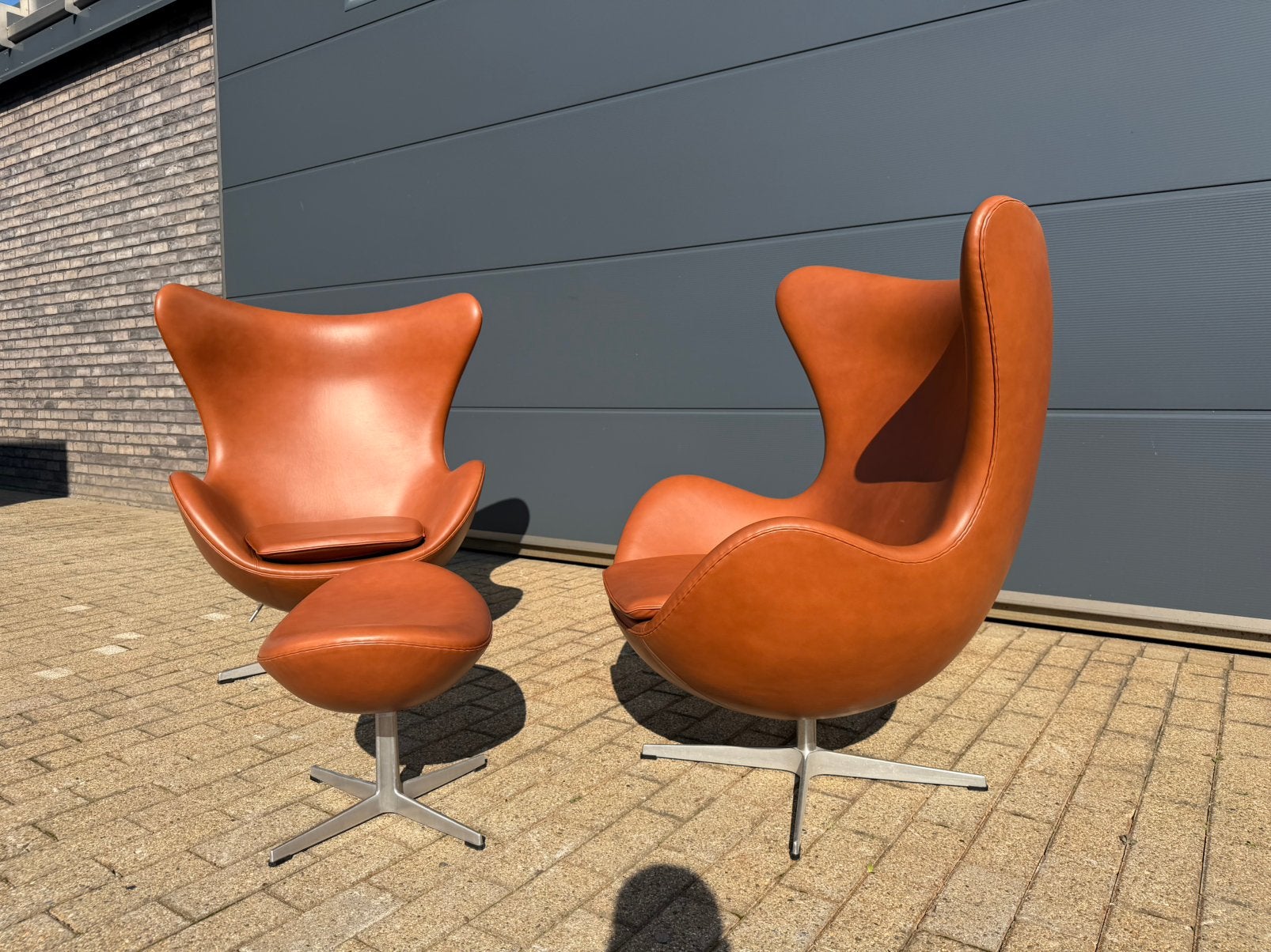 2x Fritz Hansen Egg chair + Ottoman NIEUWSTAAT!, 75 tot 100 cm, Ophalen of Verzenden, Zo goed als nieuw, Vitra togo møller sede artifort cassina b&b italia edra leolux