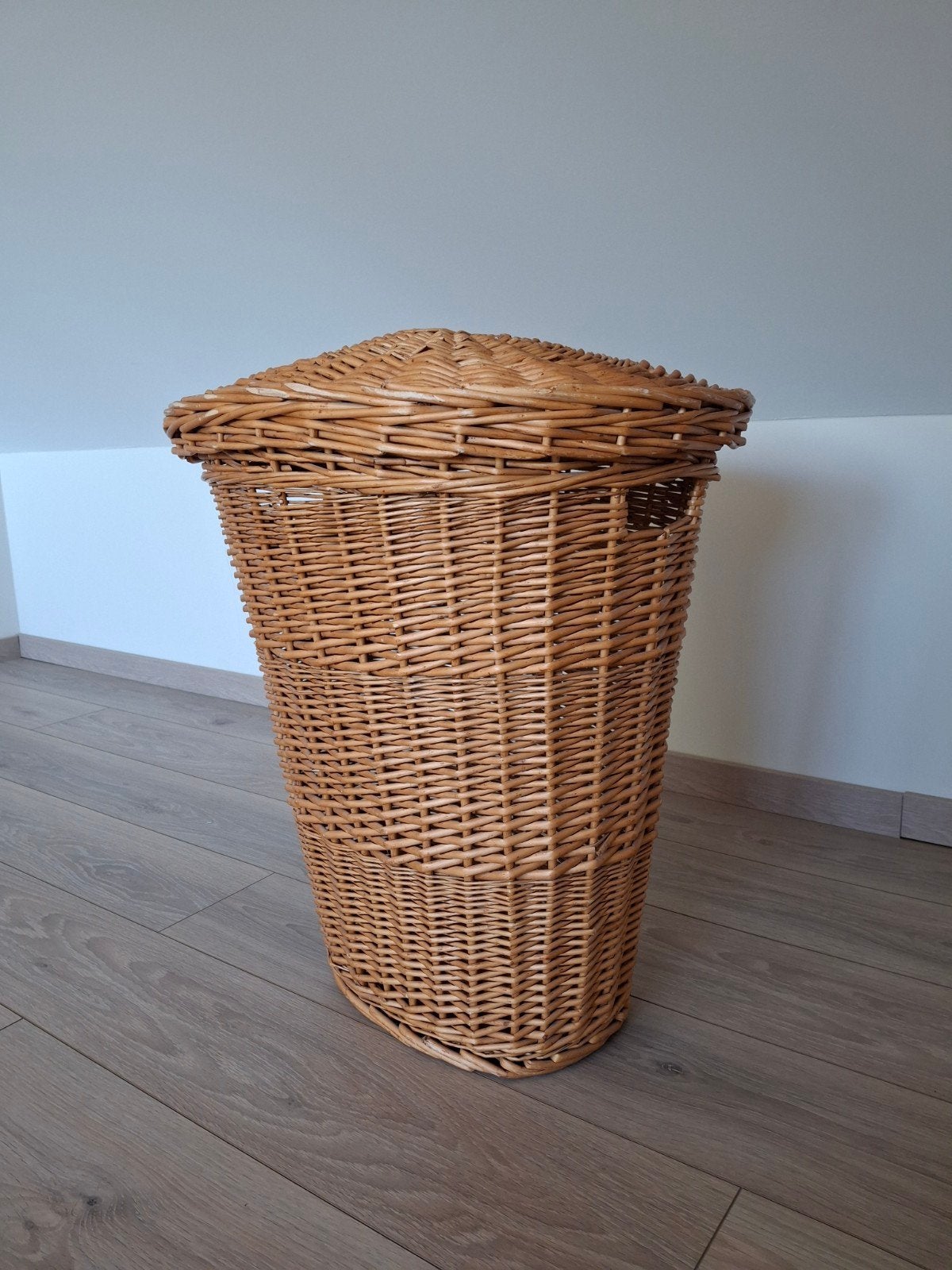 Rotan wasmand met deksel, smal toelopend, Ophalen, Gebruikt, Minder dan 50 cm, 50 tot 75 cm