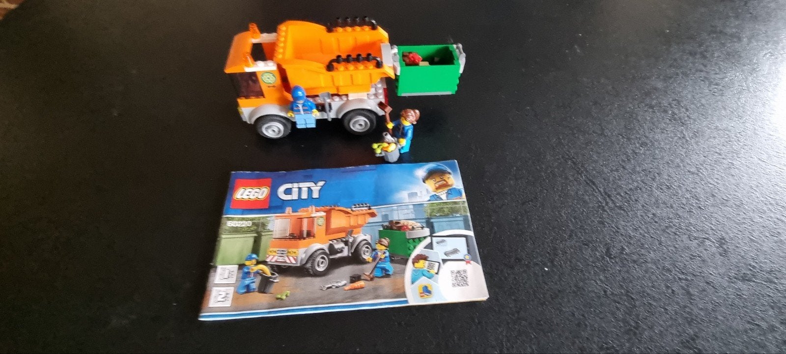 Lego City Vuilniswagen 60220 met minifiguren en instructies, City, Lego, Ophalen of Verzenden, Zo goed als nieuw