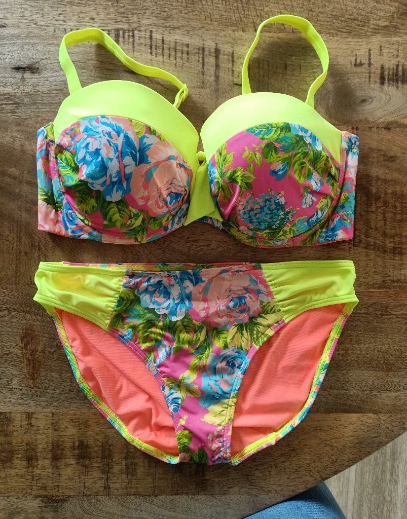 Prima donna bikini 80 D broekje 38 ZGAN geel roze 80D, Kleding | Dames, Badmode en Zwemkleding, Geel, Ophalen of Verzenden, Zo goed als nieuw