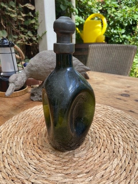 Vintage donkergroene glazen karaf / sierfles met stop, Ophalen of Verzenden