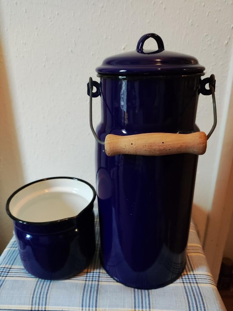 Prachtige grote vintage blauwe emaille melkbus en melkkoker, Verzenden