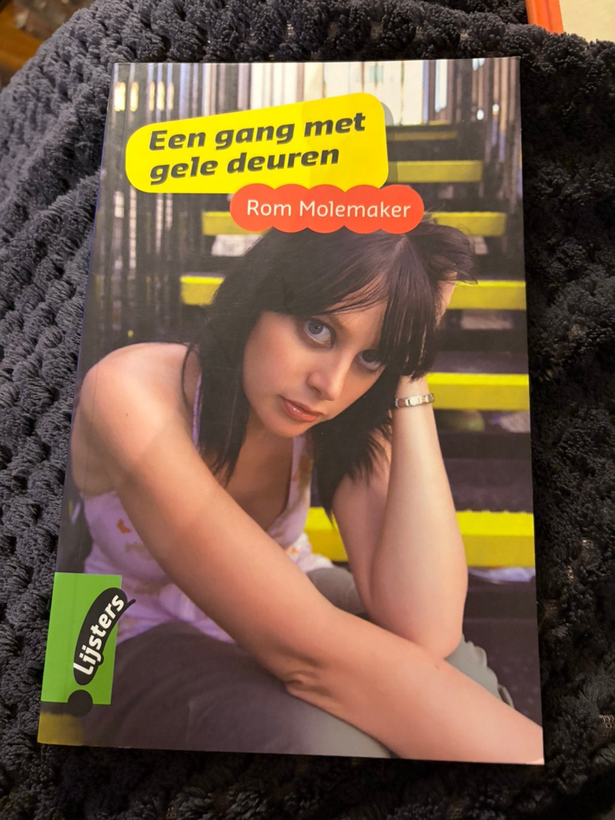 Een gang met gele deuren/ Rom Molemaker, Boeken, Ophalen of Verzenden, Zo goed als nieuw