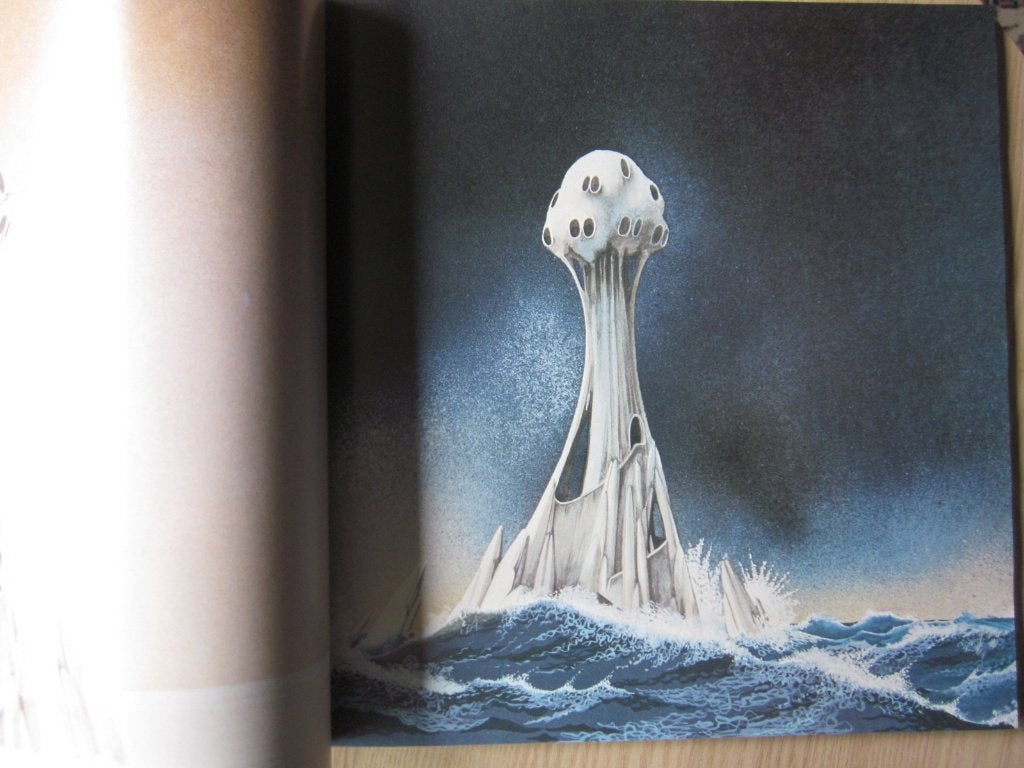 Roger Dean - Views, Ophalen of Verzenden, Gelezen, Grafische vormgeving