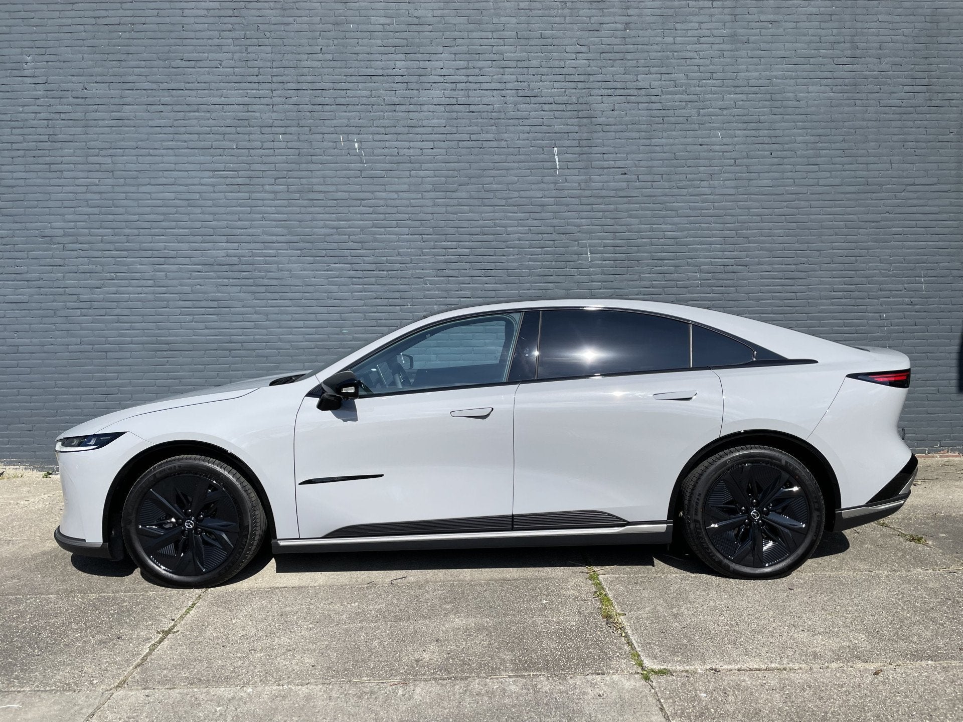 Mazda 6e Takumi Long Range 80 kWh | BLACK PAKKET 19 INCH LMV, Auto's, Automaat, Dealer onderhouden, Achterwielaandrijving, Zwart