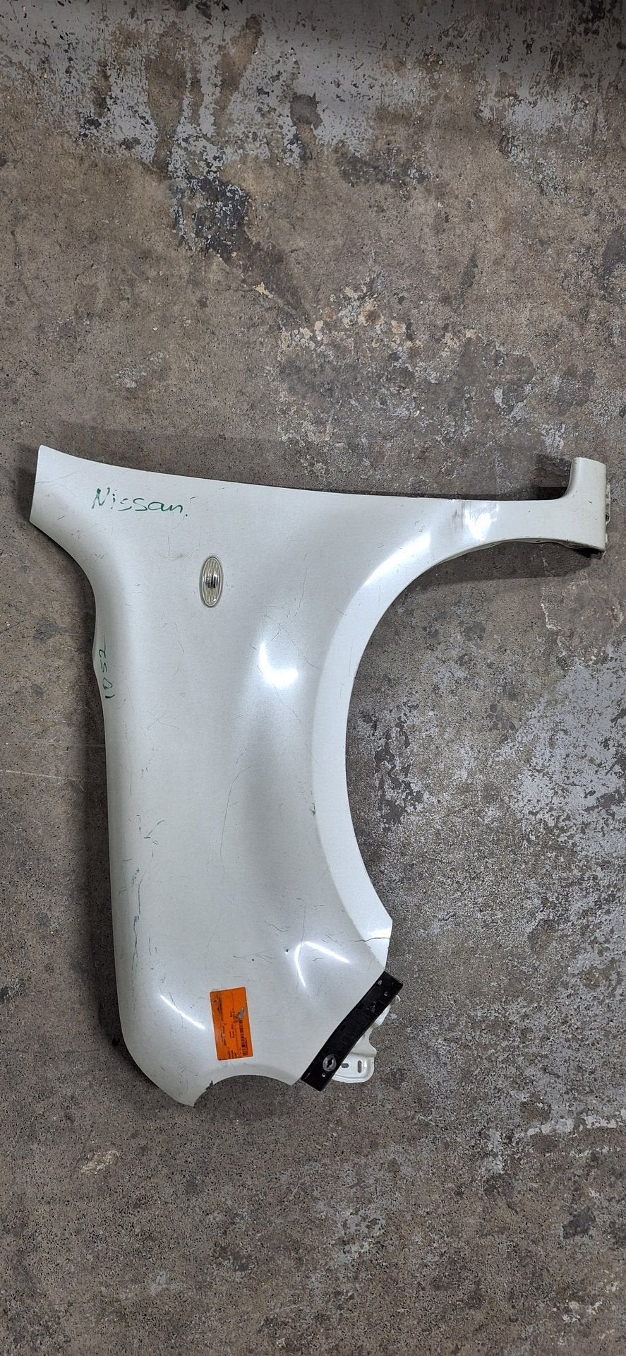 Nissan Cube Spatbord Links-voor 2011 Parelmoer Wit Origineel, Gebruikt, -, -, Ophalen of Verzenden