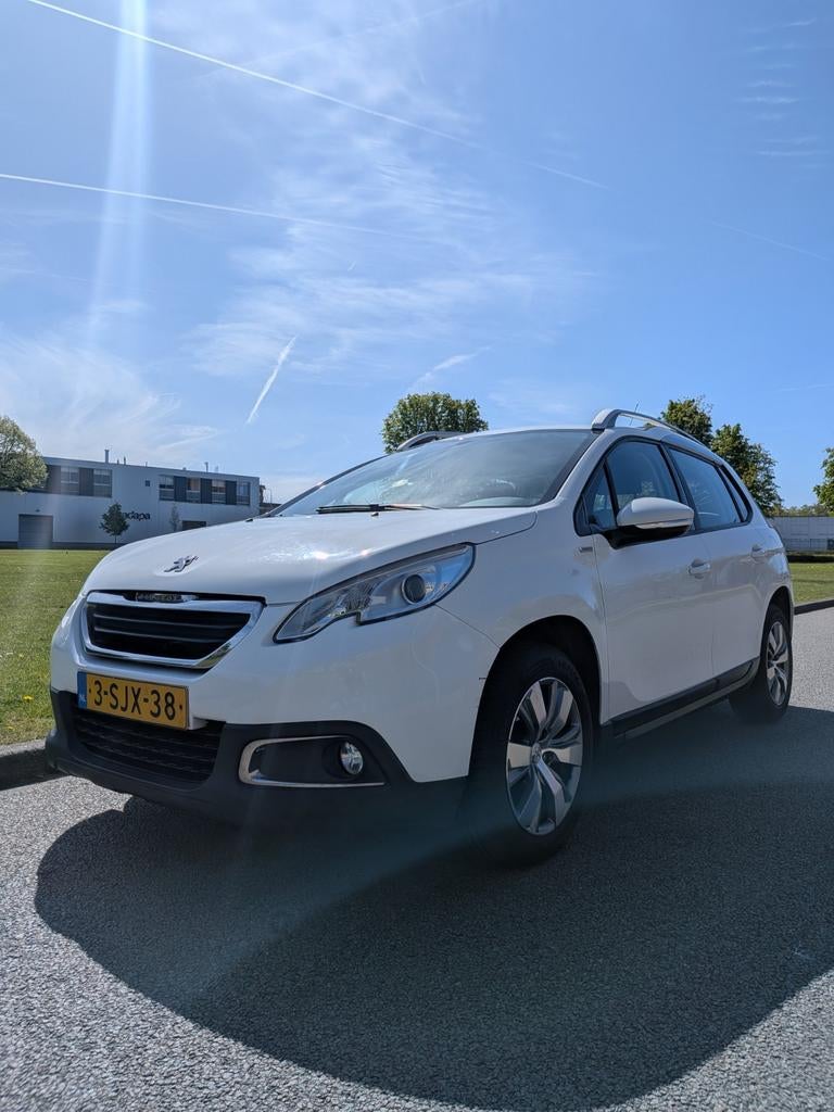Peugeot 2008 1.2 82PK | 2013|Trekhaak | apk tm oktober 26, Voorwielaandrijving, Stof, 40 €/maand, Zwart