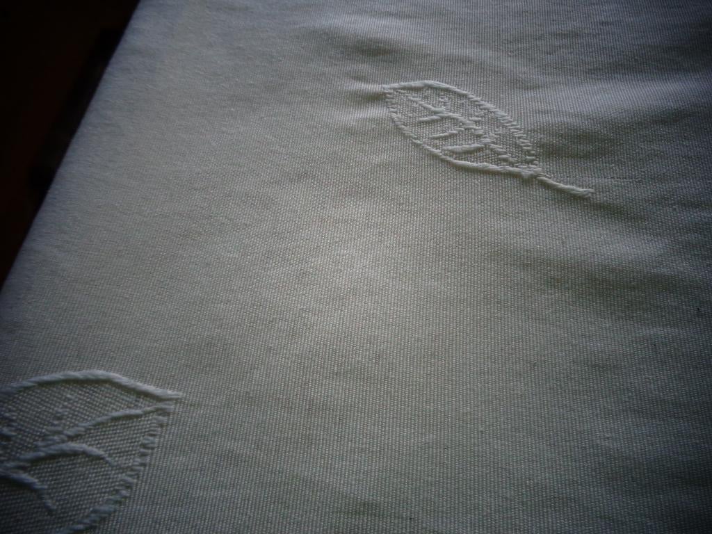 Groot tafelkleed, roomwit met bladeren, 210x270 cm, Ophalen of Verzenden, Zo goed als nieuw, Wit, Tafelkleed of Tafelzeil