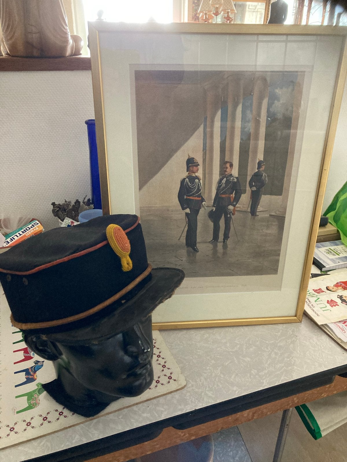KNIL kepie en ingelijste prent Adjudanten Gouverneur-Generaa, Ophalen of Verzenden, Landmacht, Nederland, Helm of Baret