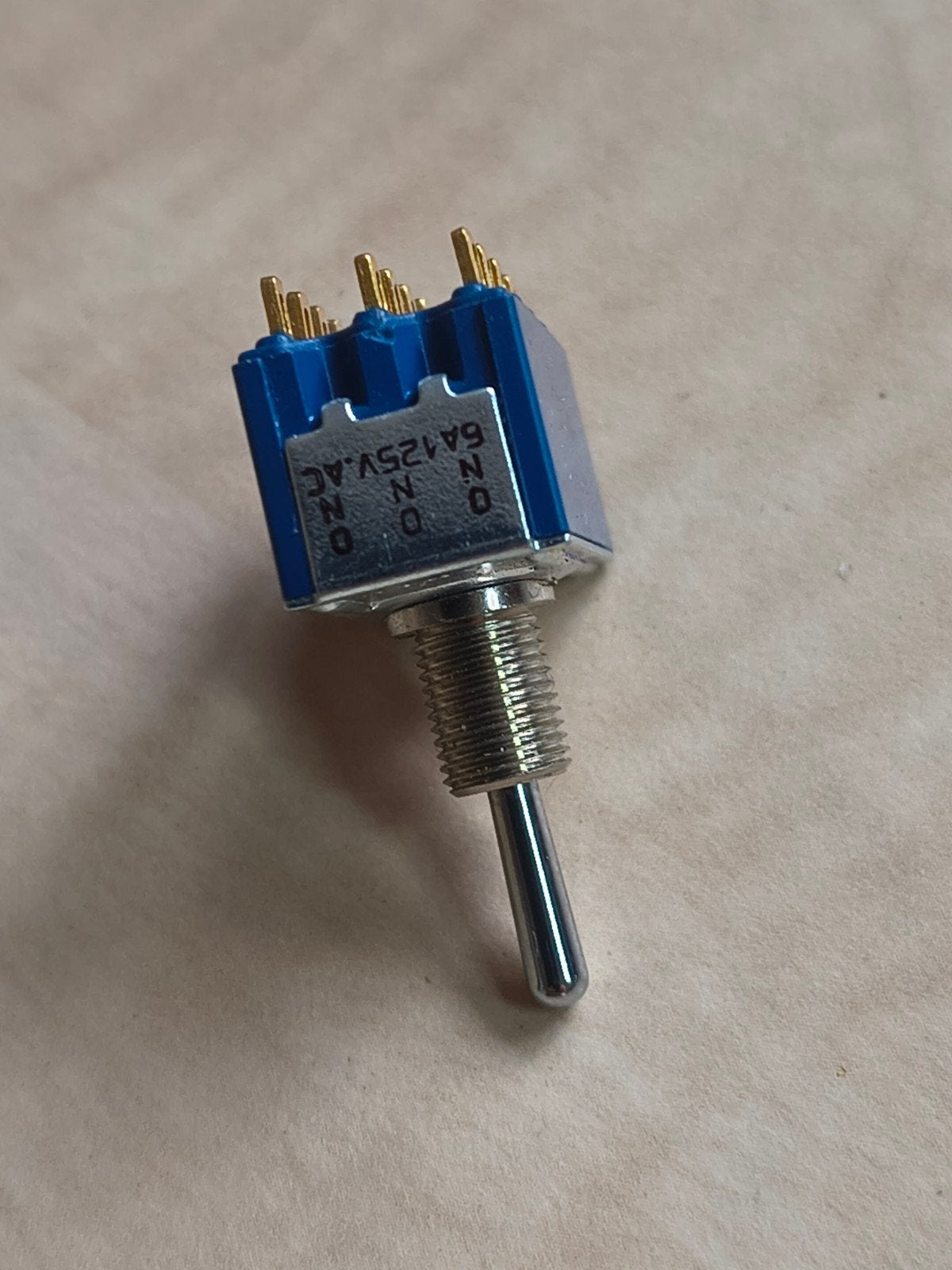 5x 4-polige tuimelschakelaar met middenstand, type SA4101C, Hobby en Vrije tijd, Elektronica-componenten, Ophalen of Verzenden
