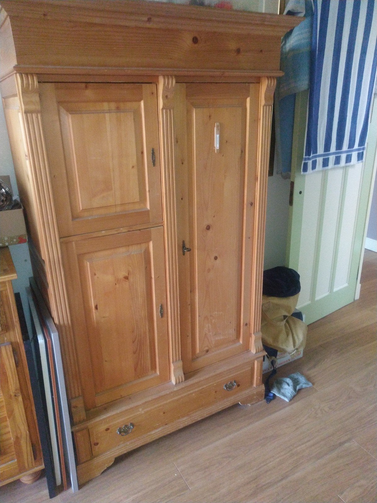 Grenen Kledingkast en Commode, Ophalen, Gebruikt