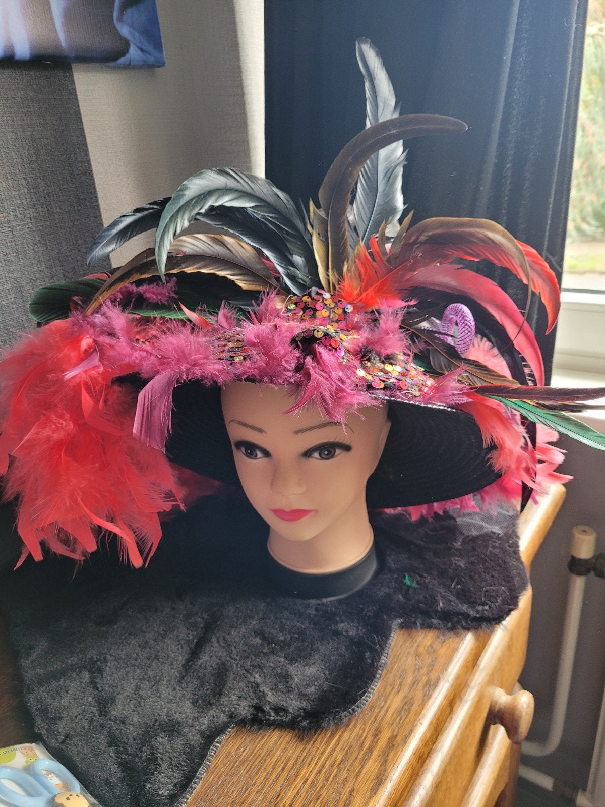 carnavalskleding en hoed, Ophalen of Verzenden, Zo goed als nieuw, Carnaval
